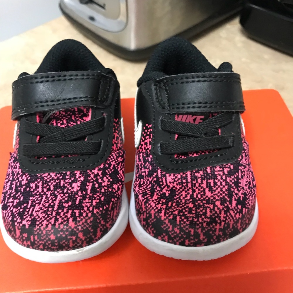 Infant girls Nike’s size 3